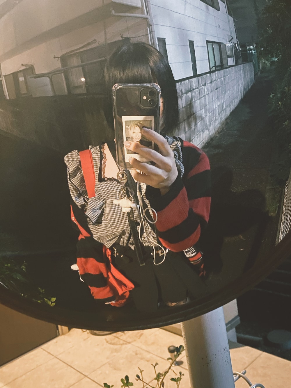 「rojita、量産型、地雷、hNAOTO、秋冬コーデ、大人ガーリー、チュールスカート、ミニスカート、Tokyo bopper、厚底、チェック」｜「ROJITAのチョーカーリボンブラウス（シャツ/ブラウス、グレー系）」を使った、愛子さん（レディース・160cm）の秋コーディネートの1枚目の写真