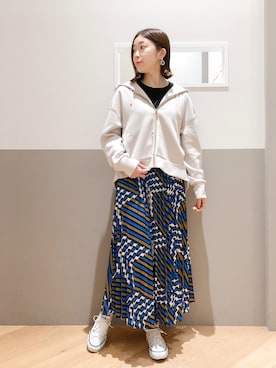 「YECCA VECCA（イェッカヴェッカ）のアイテム（イヤリング）」を使った、sakiyoさん（レディース・161cm）の春コーディネート