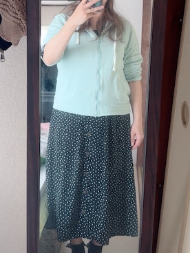 「Honeys（ハニーズ）のアイテム（パーカー、グリーン系）」を使った、わんちゃんさん（レディース・153cm）の夏コーディネート