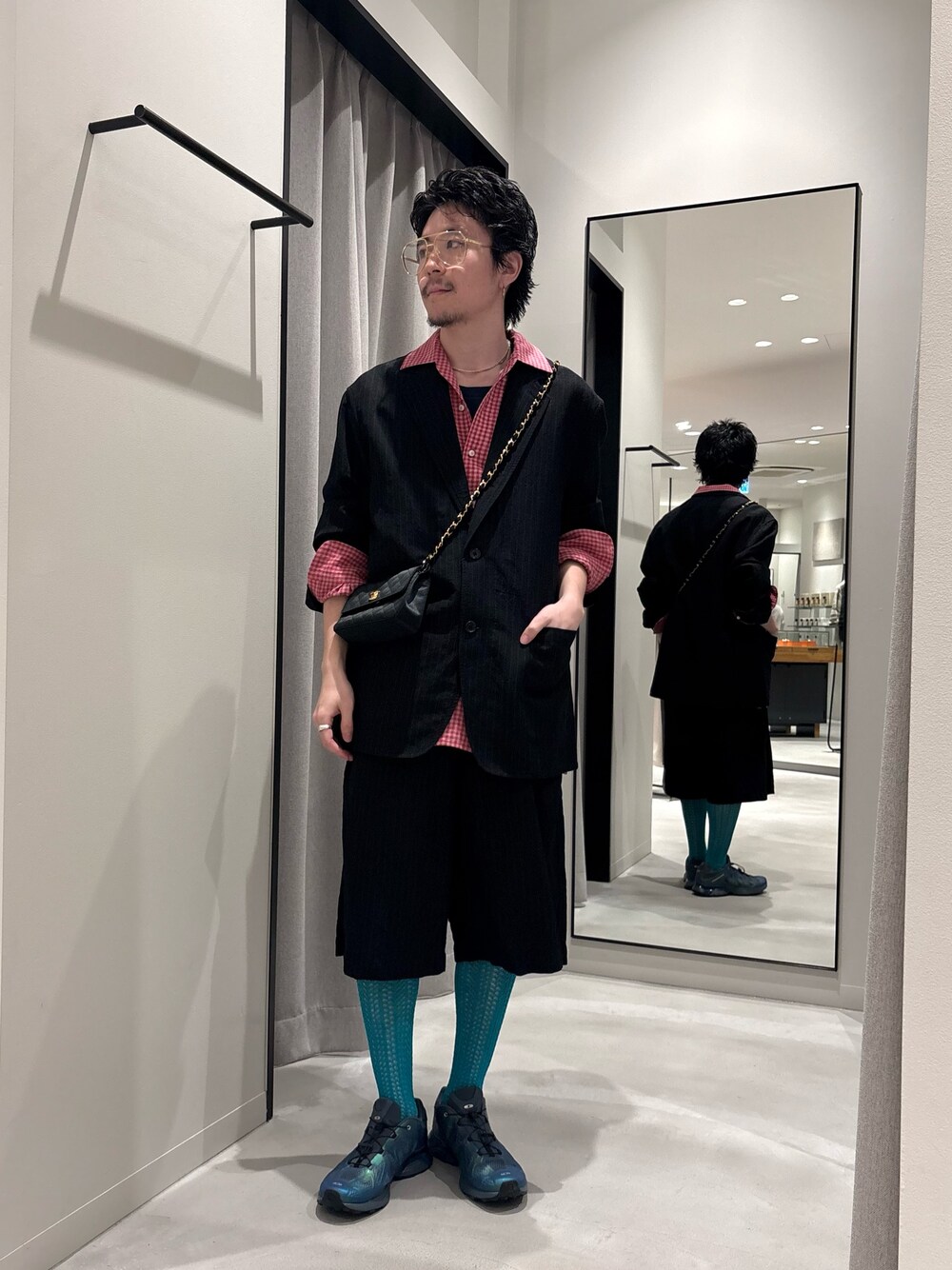 その他のその他アウター、その他のその他パンツを着用したメンズの春コーディネートの1枚目の写真