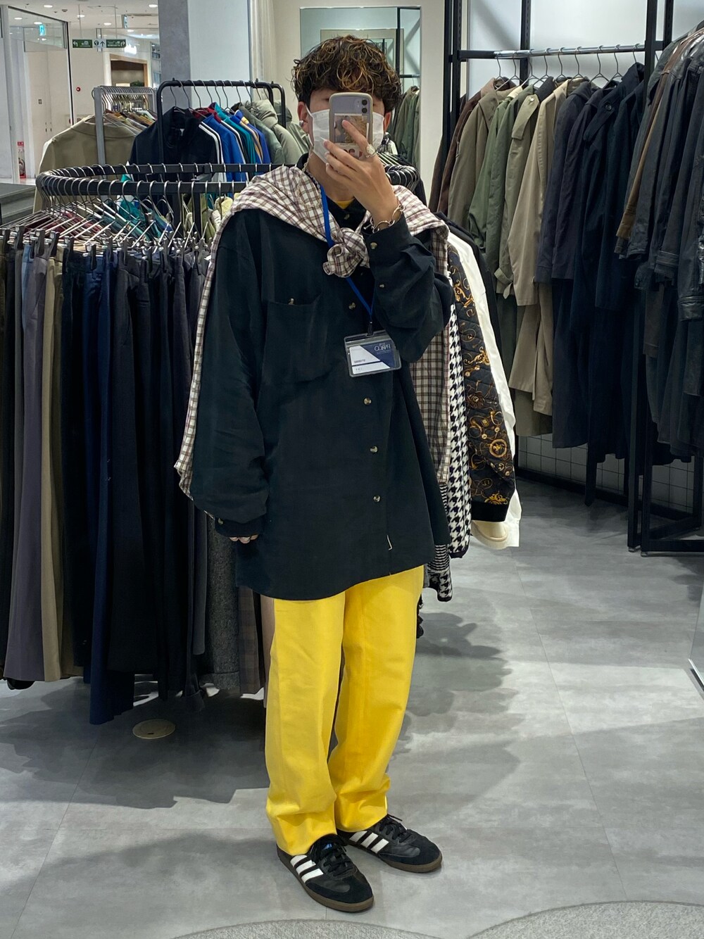 「VINTAGE、90's、80's、adidas、カラーパンツ、フランス古着、古着」｜「VINTAGEのアイテム（シャツ/ブラウス、ブラック系）」を使った、nishioka さん（メンズ・170cm）の秋コーディネートの1枚目の写真