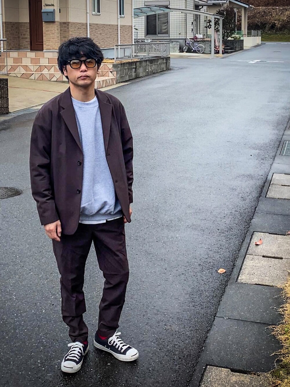 「オトナカジュアル、シンプル、ビッグシルエット、セットアップ、テーラードジャケット、グレースウェット、コンバース、ジャックパーセル、ユナイテッドアローズ」｜「ZIP FIVEのSunglasses（Wellington）（サングラス、イエロー系）」を使った、SG Ryoheyさん（メンズ・163cm）の春コーディネートの1枚目の写真