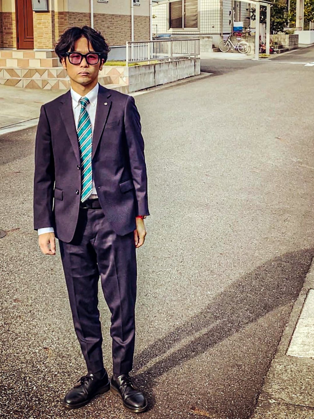 「スーツスタイル、スーツ、スーツコーデ、ビジネススタイル、ユニクロ、UNIQLO、セットアップ」｜「CALIFORNIA OUTFITTERSの【 FOG "Freak Out God" (フリーク アウト ゴッド)】 4点SET4W サングラス（サングラス、その他）」を使った、SG Ryoheyさん（メンズ・163cm）の秋コーディネートの1枚目の写真