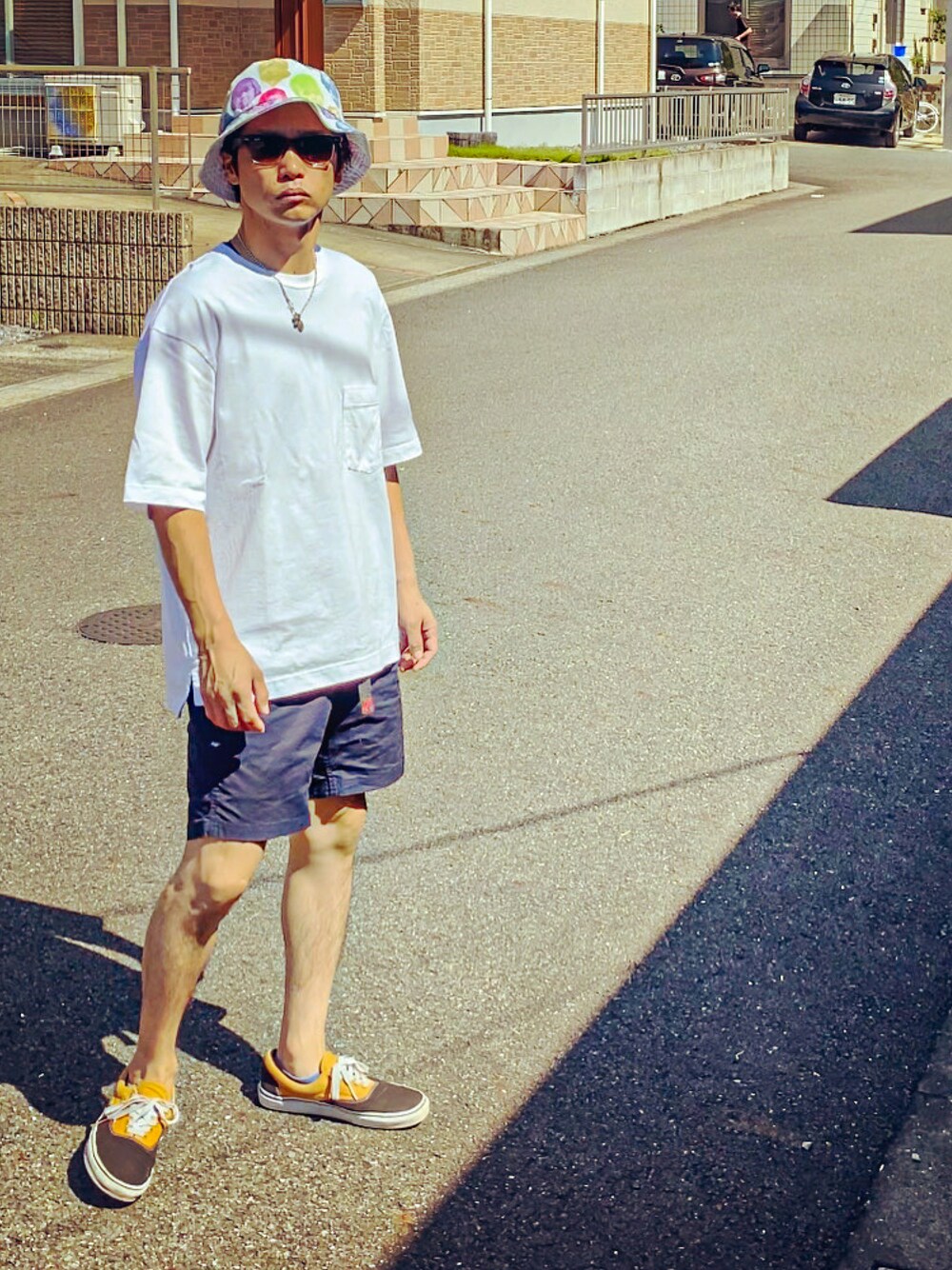 「ショートパンツ、UNIQLO、ストリート、オーバーサイズ、休日コーデ、グラミチ、夏コーデ、バケットハット、ポケットＴシャツ、ユニクロコーデ」｜「STUSSYのアイテム（ハット、その他）」を使った、SG Ryoheyさん（メンズ・163cm）の秋コーディネートの1枚目の写真