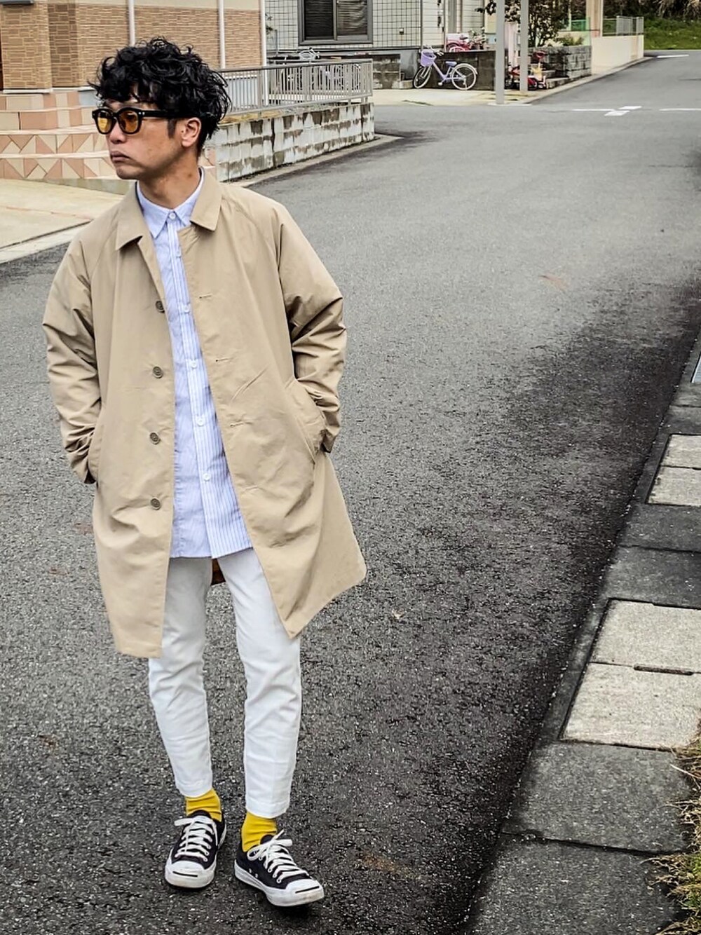 「ゆるコーデ、春服、春コーデ、春カラー、春色、コート、UNIQLO、ベージュコート、白パンツ、GU、プチプラ、プチプラコーデ」｜「ZIP FIVEのSunglasses（Wellington）（サングラス、イエロー系）」を使った、SG Ryoheyさん（メンズ・163cm）の春コーディネートの1枚目の写真