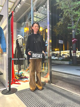 「DIESEL OSAKA」｜「アイテム（スニーカー）」を使った、Romiさん（レディース・168cm）の秋コーディネート