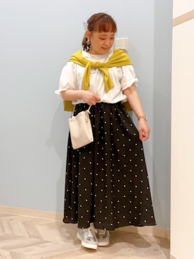 「SHOO・LA・RUE（シューラルー）の【洗濯機可/ひんやり/UV】さらっとしたタッチが心地よい ショート丈 Vネックカーディガン（カーディガン/ボレロ、イエロー系）」を使った、kitaさん（レディース・147cm）の春コーディネート