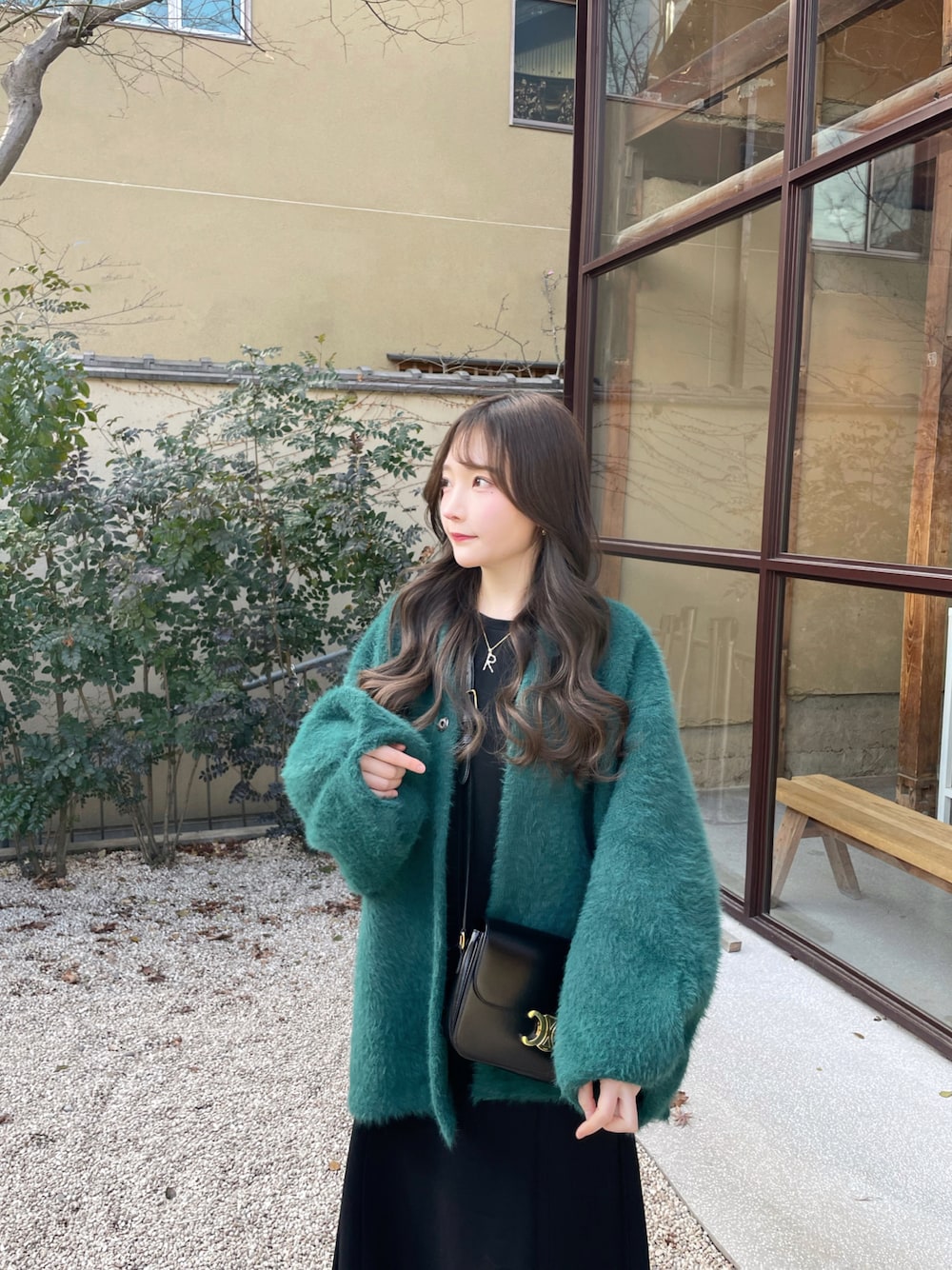「カーディガン、オーバーサイズ、leema、シンプルコーデ、セリーヌ、GU、GUコーデ、春アウター、オーバーサイズニット、オトナカジュアル、シンプル、CELINE、ootd、大人かわいい、グリーン」｜「le emaのアイテム（カーディガン/ボレロ、グリーン系）」を使った、Rieさん（レディース・168cm）の春コーディネートの1枚目の写真