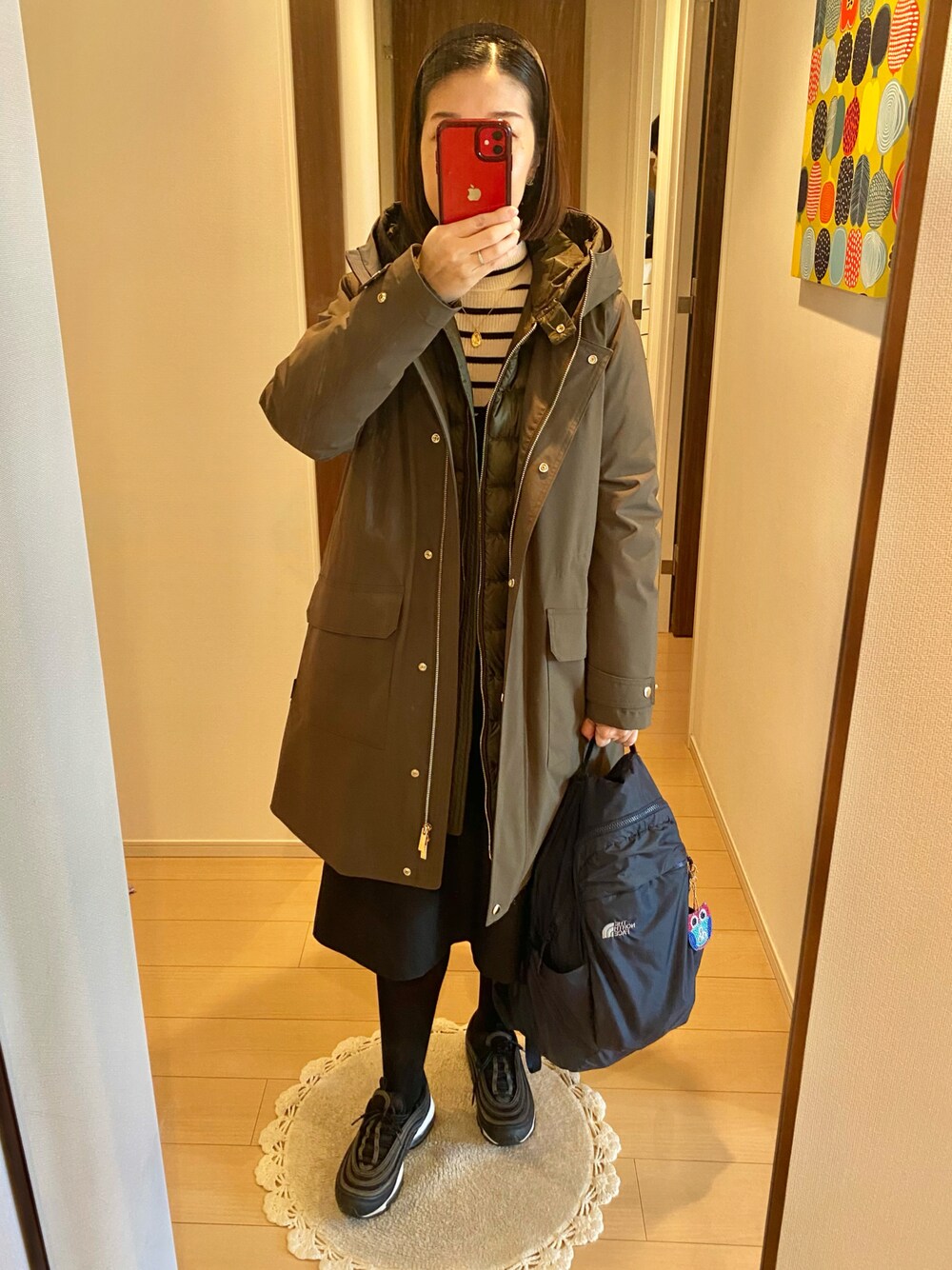 「WOOLRICH、ジャンパースカート、オフィスカジュアル」｜「WOOLRICHの【WOOLRICH /ウールリッチ】別注LONG MILITARY PARKA（その他アウター、グリーン系）」を使った、リンゴさん（レディース・159cm）の冬コーディネートの1枚目の写真