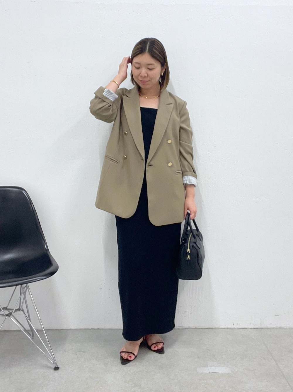 「ジャケット、ジャケットスタイル、ワンピース、ワンピーススタイル、ワンピースコーデ、着痩せ・細見え、着痩せ」｜「COLLAGE GALLARDAGALANTEのウールライクダブルジャケット/セットアップ可/WEB限定カラー展開（テーラードジャケット、ベージュ系）」を使った、IDEchanさん（骨格ストレート・レディース・161cm）の夏コーディネートの1枚目の写真
