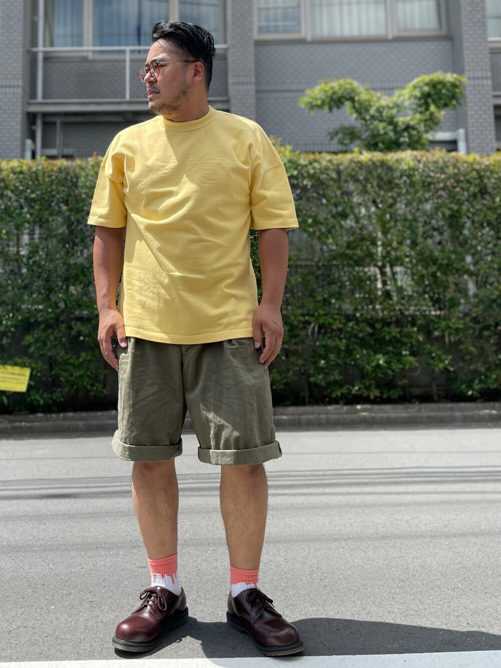 「夏セールで買いました、夏コーデ、夏、Tシャツ、ハーフパンツ、ショートパンツ、革靴、レザーシューズ、レースアップシューズ、イエロー、グリーン、ヘビーウェイトT」｜「sogliaのアイテム（Tシャツ/カットソー、イエロー系）」を使った、gunken5さん（メンズ・171cm）の夏コーディネートの1枚目の写真