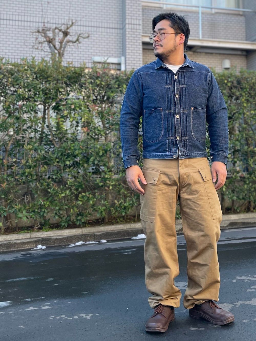 「ジージャン、デニム、デニムジャケット、カーゴパンツ、モンキーパンツ、ミリタリー、ビルケンシュトック、アメカジ、休日スタイル」｜「Pherrow'sのアイテム（デニムジャケット、ブルー系）」を使った、gunken5さん（メンズ・171cm）の冬コーディネートの1枚目の写真
