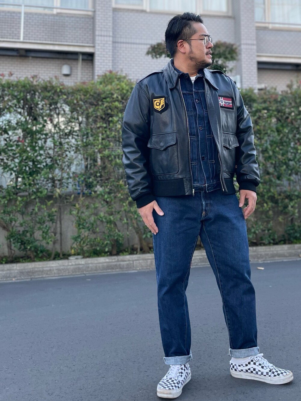 「秋のコーデ、秋コーデ、デニムオンデニム、デニム、デニムパンツ、デニムジャケット、レザージャケット、VANS、スニーカー、レザー、フライトジャケット、ミリタリー、ミリタリージャケット、秋冬コーデ、アメカジ」｜「ALPHAのアイテム（ジャケット/アウター、ブラック系）」を使った、gunken5さん（メンズ・171cm）の秋コーディネートの1枚目の写真