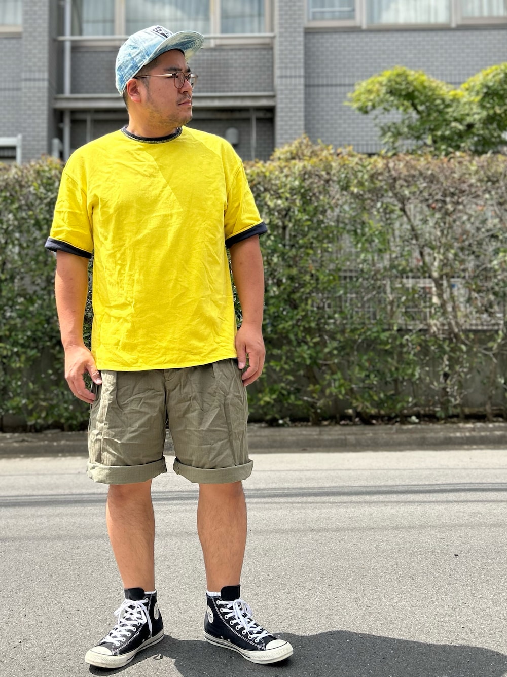 「夏コーデ、メンズコーデ、夏ファッション、スニーカー、イエロー、Tシャツ、ミリタリー、ベースボールキャップ、コンバース、エクストララージ、ハイカットスニーカー、NEW ERA、ハーフパンツ、ショーツ、リバーシブル」｜「WAIPER.incの米海軍 US.NAVY リバーシブルTシャツ WAIPER.inc【WP1005】（Tシャツ/カットソー、ブルー系）」を使った、gunken5さん（メンズ・171cm）の夏コーディネートの1枚目の写真