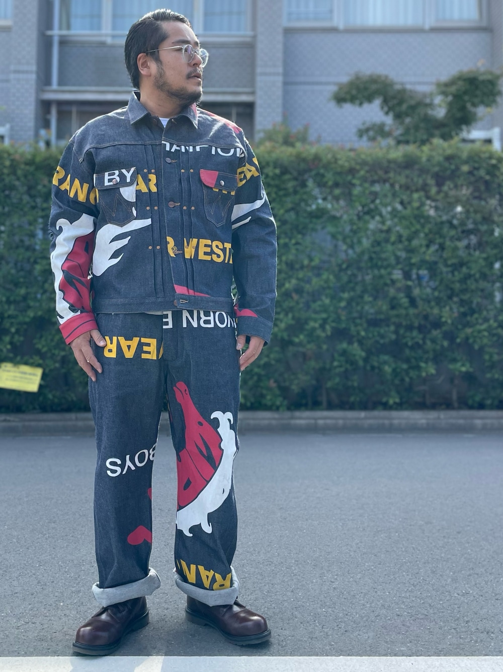 「秋のコーデ、秋コーデ、秋、デニム、デニムパンツ、デニムジャケット、デニムオンデニム、ジージャン、ジーンズ、革靴、レザーシューズ、レースアップシューズ、アメカジ、Wrangler、ラングラー」｜「Wranglerのアイテム（デニムジャケット、ブルー系）」を使った、gunken5さん（メンズ・171cm）の秋コーディネートの1枚目の写真
