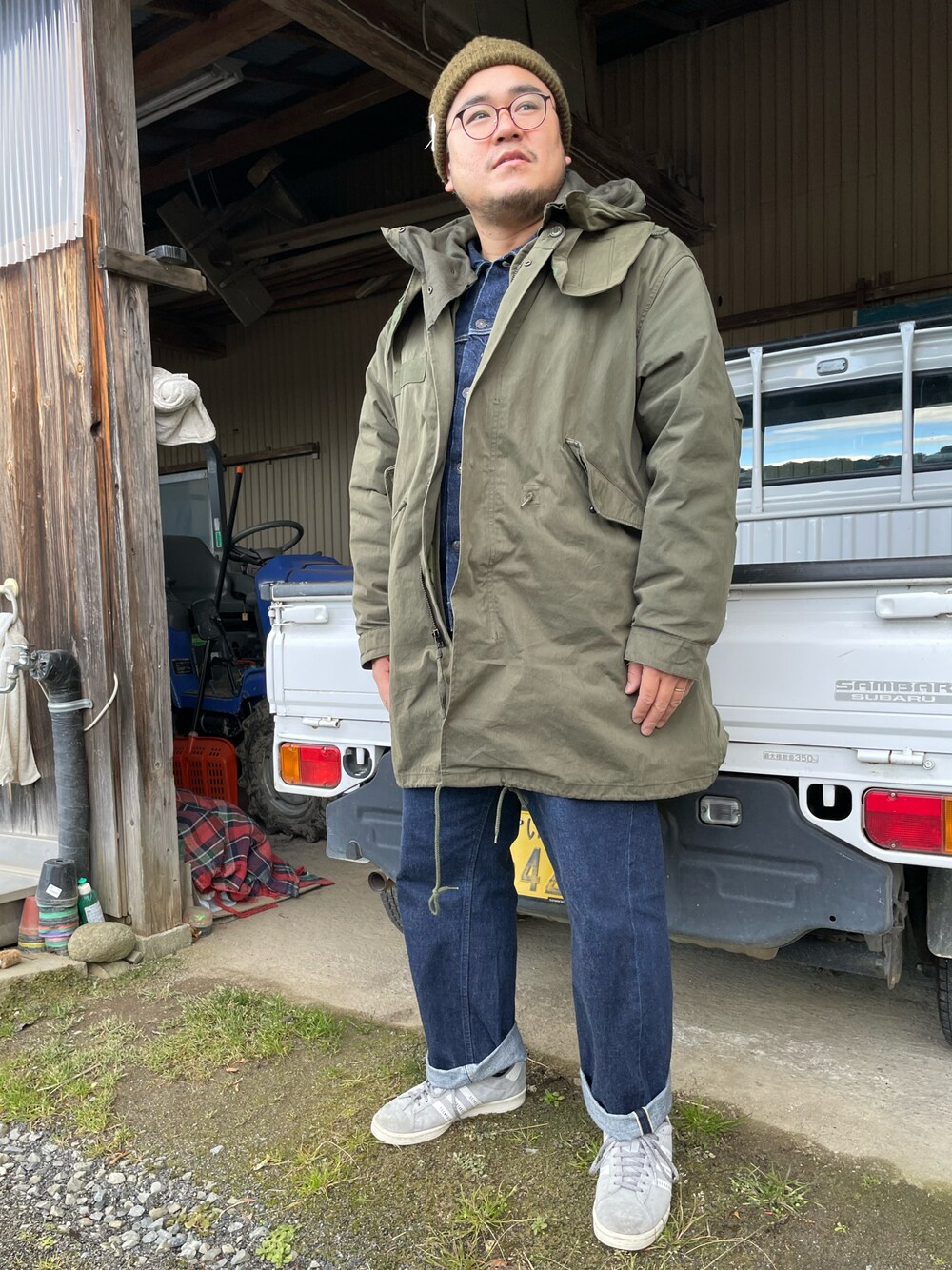 「冬コーデ、冬、冬のコーデ、ミリタリー、ミリタリージャケット、モッズコート、デニム、デニムパンツ、デニムジャケット、デニムオンデニム、adidas、アディダス、スニーカー、ニット帽、ニットキャップ」｜「Pherrow'sのアイテム（デニムパンツ、ブルー系）」を使った、gunken5さん（メンズ・171cm）の冬コーディネートの1枚目の写真