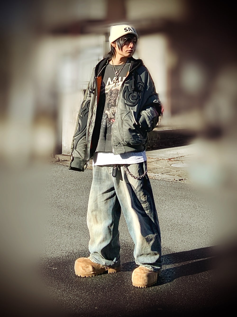「vetements、Chrome Hearts、BALENCIAGA、SAINT M××××××」｜「SAINT Mxxxxxxのアイテム（ニットキャップ/ビーニー、ホワイト系）」を使った、ユウキチさん（メンズ・172cm）の冬コーディネートの1枚目の写真