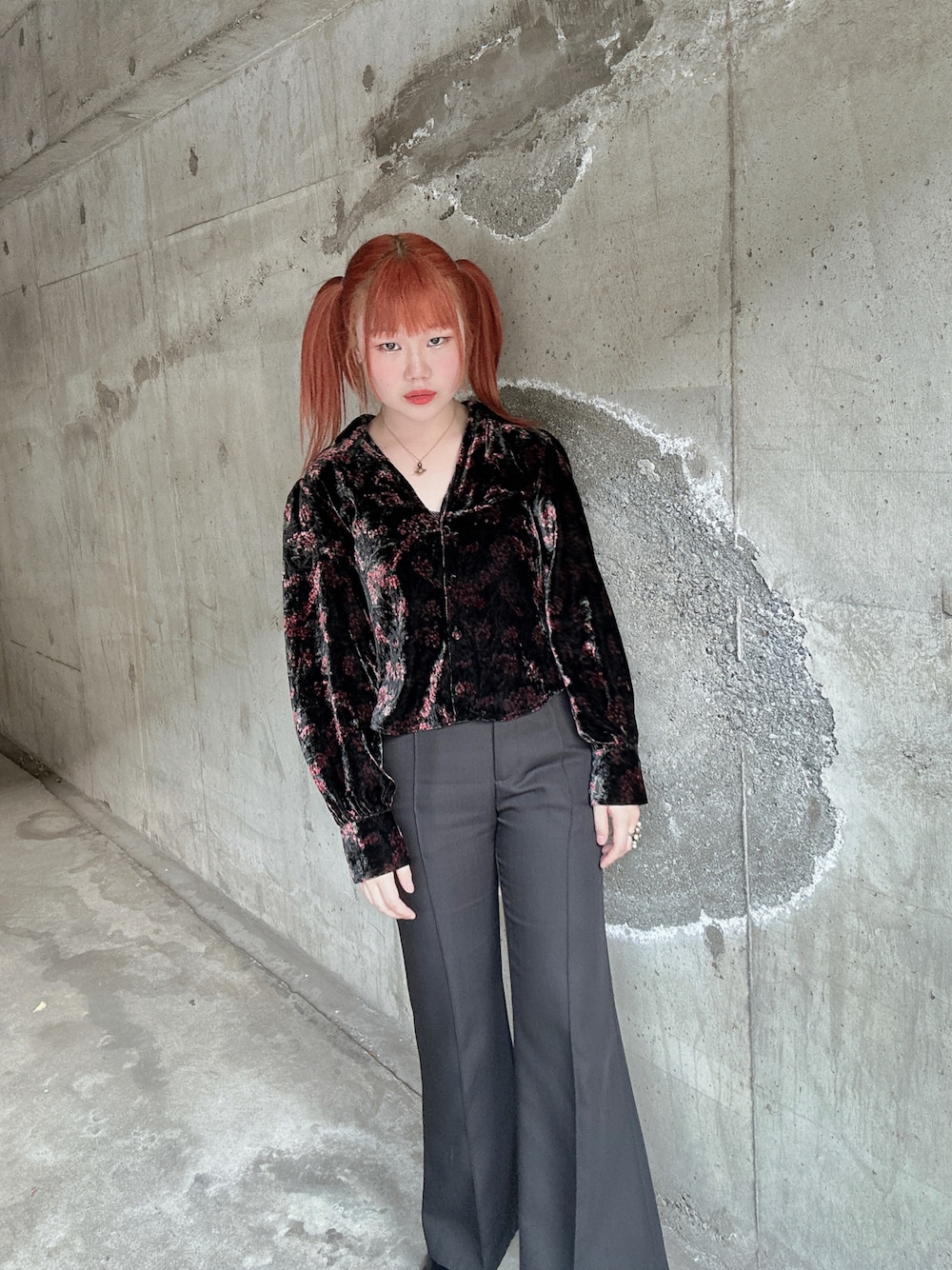 「Acne Studios、ZARA」｜「Acne Studiosのアイテム（スラックス、ブラック系）」を使った、Rさん（レディース・157cm）の春コーディネートの1枚目の写真