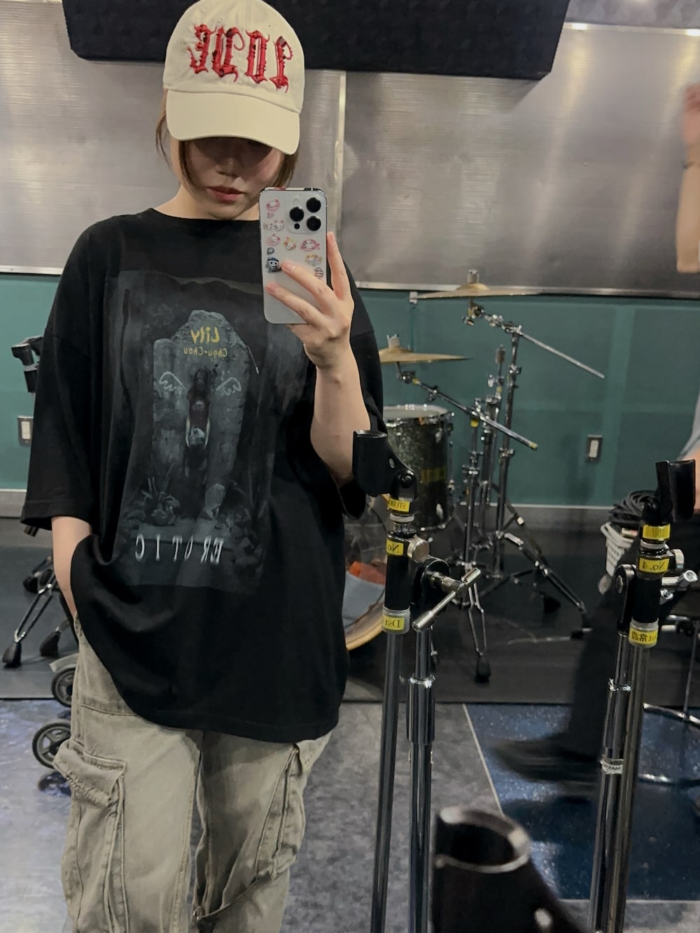 「映画、リリィシュシュ、daisuketanaka」｜「リリィ・シュシュのすべてのアイテム（Tシャツ/カットソー、ブラック系）」を使った、Rさん（レディース・157cm）の夏コーディネートの1枚目の写真