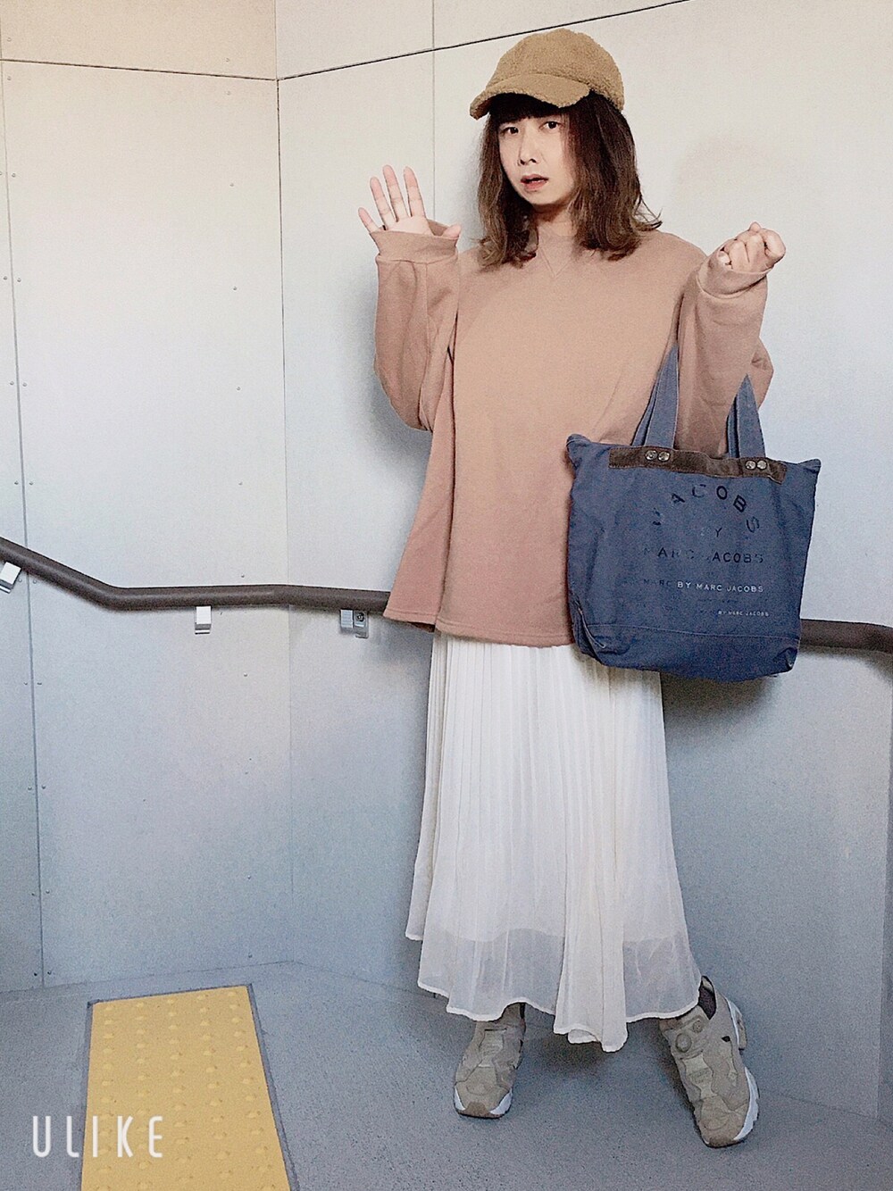 「カジュアル、秋のコーデ、ラフ、秋服、ラフコーデ、カジュアルコーデ、秋コーデ、ゆるコーデ」｜「no brandのアイテム（スウェット、ブラウン系）」を使った、文音@回る空うさぎ🌕🐇さん（メンズ・165cm）の秋コーディネートの1枚目の写真