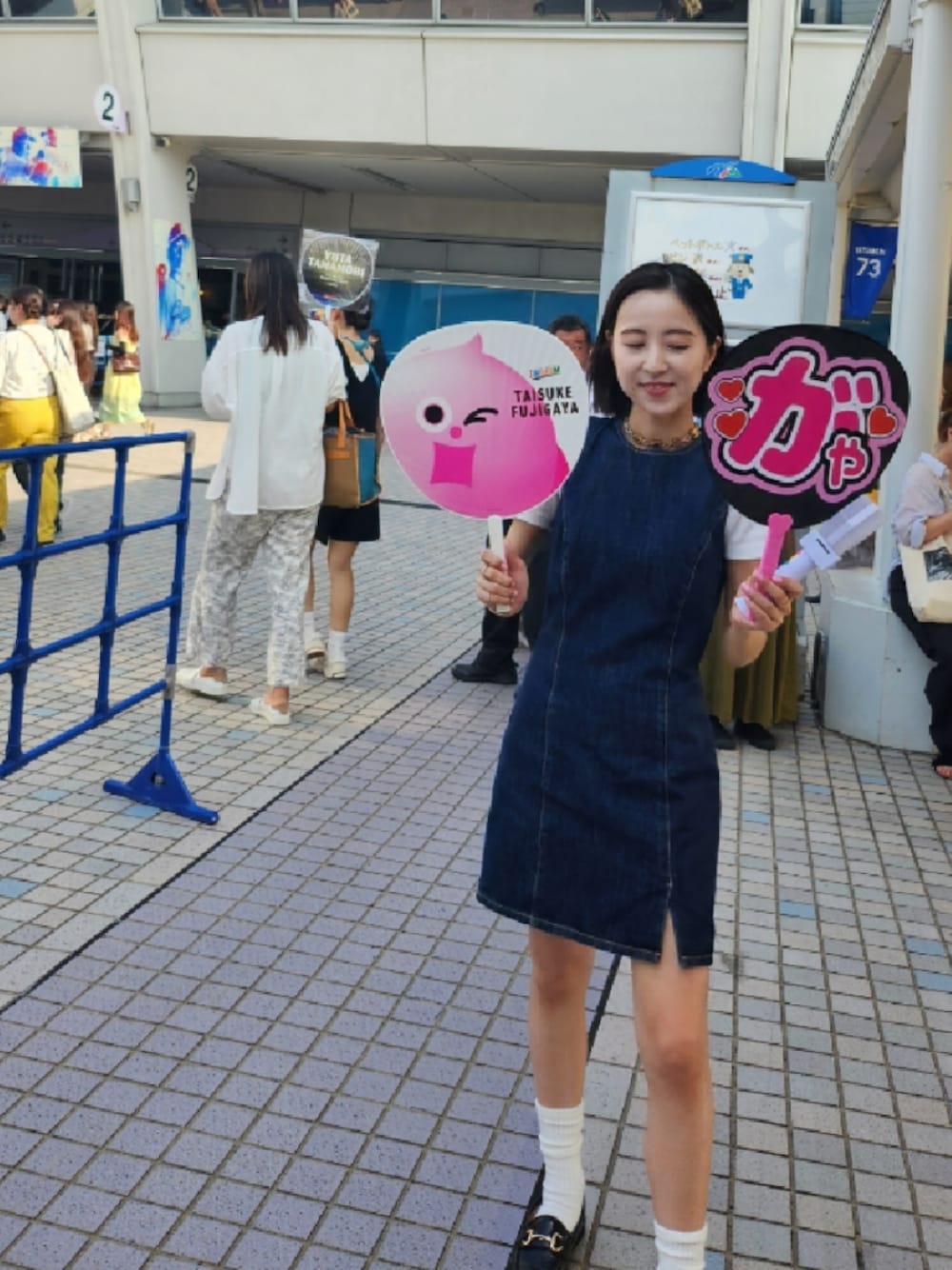 「推し活、デニム、ワンピース、ライブコーデ、153cm、ミニマム」｜「ZARAのアイテム（ワンピース/ドレス、ブルー系）」を使った、kaedemanさん（レディース・153cm）の秋コーディネートの1枚目の写真