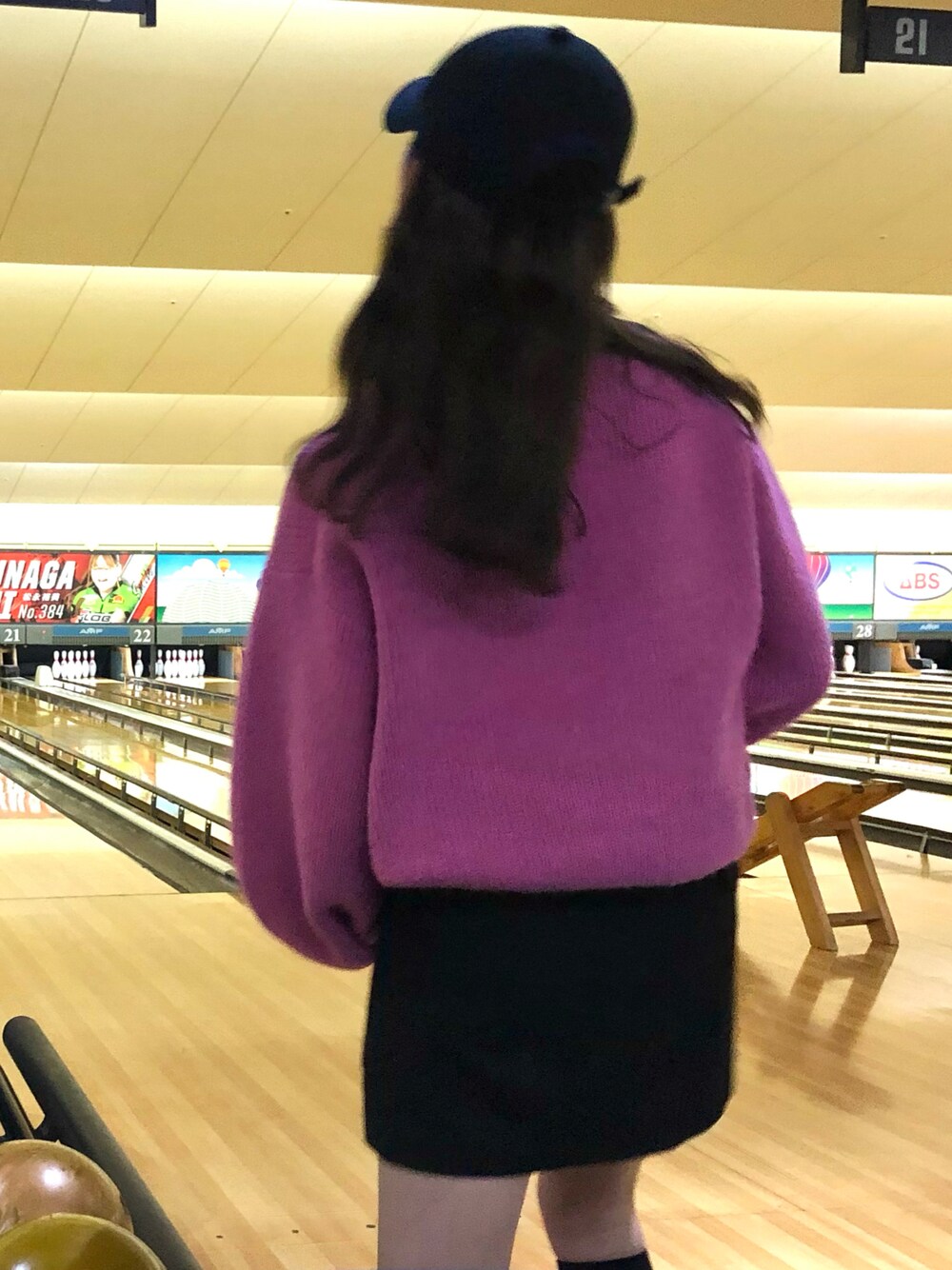 「GUの今季のヘアリーカラーセーター（トップス、ピンク系）」を使った、ユイさん（レディース・168cm）の冬コーディネートの1枚目の写真