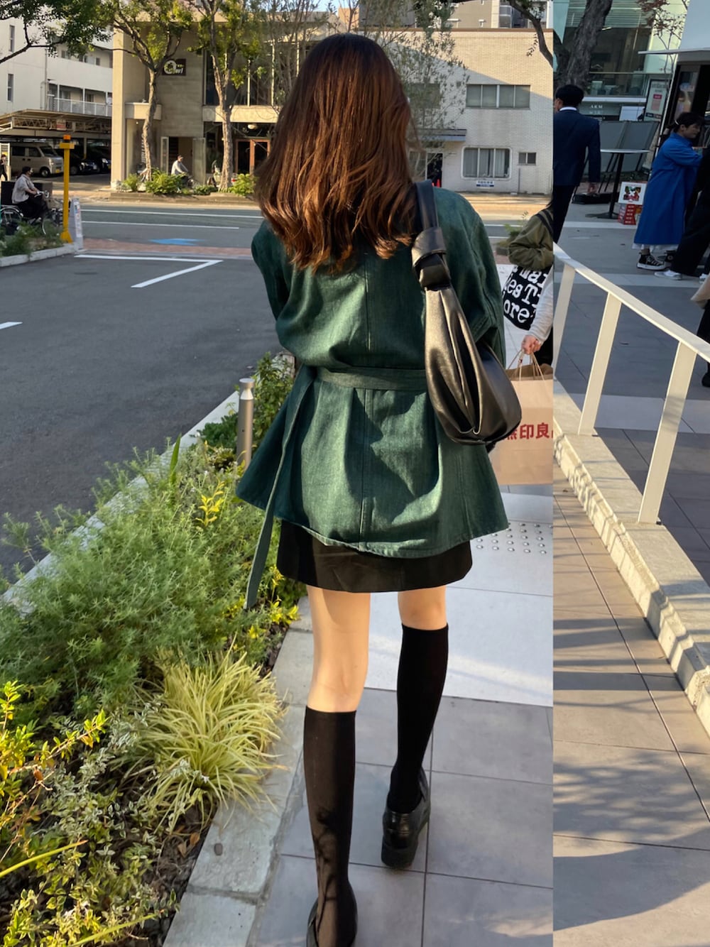 「ジャケット、デニム、カジュアル、UNIQLO、ミニスカート、ZARA、冬コーデ、大人カジュアル、デート、モード、シンプルコーデ、秋服、韓国ファッション、おしゃれさんと繋がりたい、wearhalloween2021」｜「CHARLES & KEITHのチャンキー ペニーローファー / Chunky Penny Loafers（ローファー、ブラック系）」を使った、ユイさん（レディース・168cm）の秋コーディネートの1枚目の写真