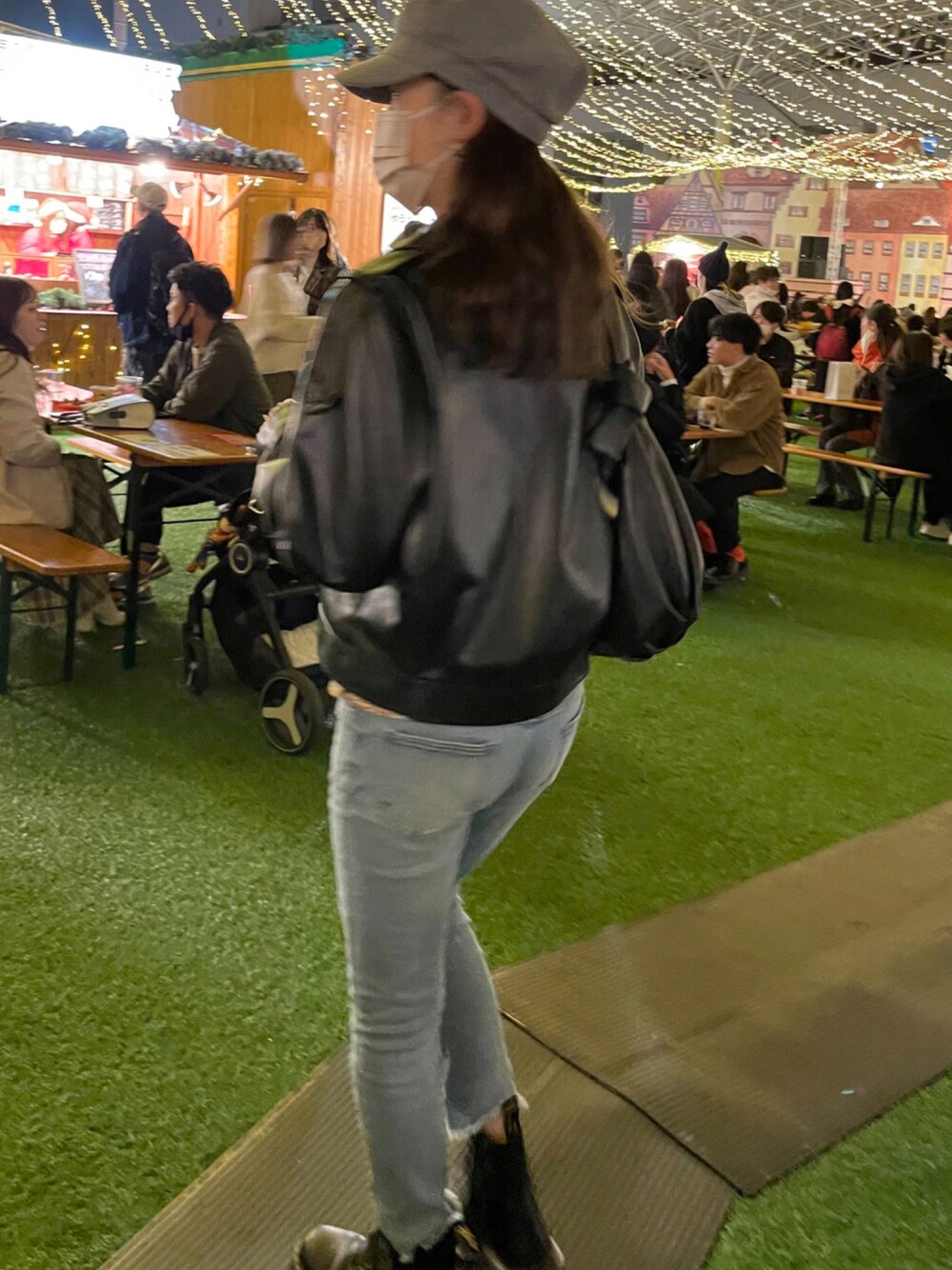 「ビッグシルエット、ライダース、秋のコーデ、キャスケット、冬コーデ、タートルネック、プチプラ、大人コーデ、冬、パンツスタイル、スキニーデニム、韓国ファッション、高身長女子、おしゃれさんと繋がりたい、オトナ女子」｜「AZUL by moussyのアイテム（デニムパンツ、ブルー系）」を使った、ユイさん（レディース・168cm）の秋コーディネートの1枚目の写真
