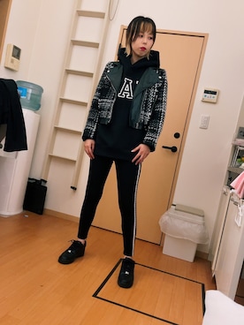 「GAP（ギャップ）のアイテム（パーカー、ブラック系）」を使った、えみぽこさん（レディース・167cm）の夏コーディネート