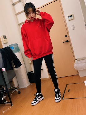 「NIKE（ナイキ）のアイテム（パーカー、レッド系）」を使った、えみぽこさん（レディース・167cm）の夏コーディネート
