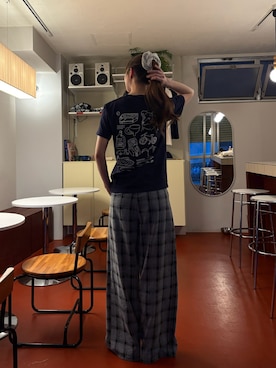 「THE YOn（ザヨン）のチェックタックワイドパンツ（その他パンツ、グレー系）」を使った、Mireyさん（レディース・173cm）の春コーディネート