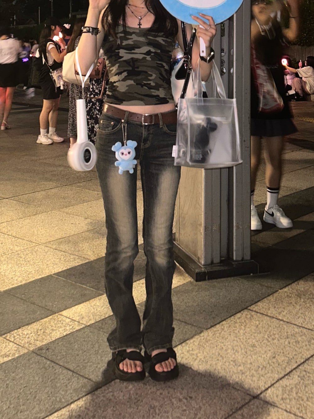 「y2k、平成、90年代、韓国ファッション、TWICE、ローウエスト、デニム、迷彩、ダークカラー、今日のコーデ、ootd」｜「sheinのアイテム（キャミソール、グリーン系）」を使った、juzzyさん（レディース・163cm）の秋コーディネートの1枚目の写真
