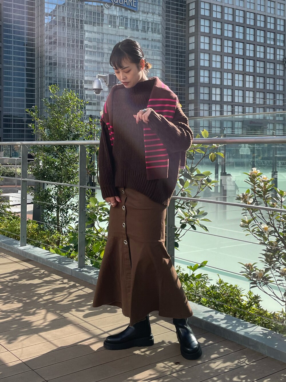 「マーメイドスカート、チョコ色に染まれ、ロングブーツ、カラーパレット、ボーダートップス、ボーダーニット、オトナカジュアル、シンプルコーデ、オトナ女子」｜「AS KNOW AS PINKYのアイテム（スカート、ブラウン系）」を使った、chisatoyamamotoさん（レディース・169cm）の冬コーディネートの1枚目の写真