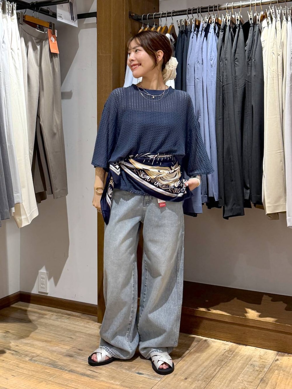 「低身長、体型カバー、カジュアル、低身長_GLOBALWORK、145～150cm_GLOBALWORK、GLOBAL WORK、ニット、GOOD DENIM_GLOBAL WORK、デニムパンツ、ウエストゴム、ゆったり、ベーシック/シンプル」｜「GLOBAL WORKのGOODデニムバギーパンツ/118365（デニムパンツ、ブルー系）」を使った、shizuruさん（レディース・149cm）の夏コーディネートの1枚目の写真