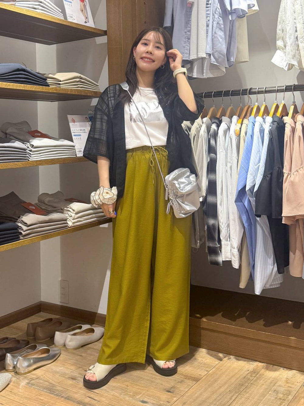 「低身長、体型カバー、カジュアル、低身長_GLOBALWORK、145～150cm_GLOBALWORK、GLOBAL WORK、シャツ、Tシャツ、ウエストゴム、ゆったり、ベーシック/シンプル」｜「GLOBAL WORKのリッチクリーンプリントT半袖/147640（Tシャツ/カットソー、ホワイト系）」を使った、shizuruさん（レディース・149cm）の夏コーディネートの1枚目の写真