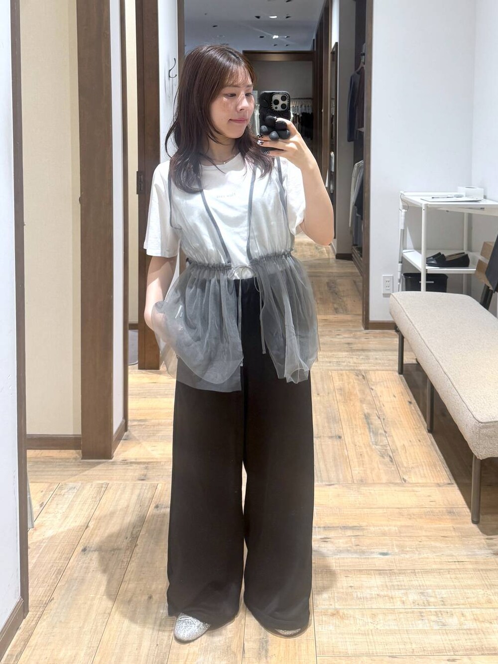 「低身長、体型カバー、カジュアル、低身長_GLOBALWORK、145～150cm_GLOBALWORK、GLOBAL WORK、ベスト、スウェットパンツ、Tシャツ、ウエストゴム、ゆったり、ベーシック/シンプル」｜「GLOBAL WORKのらくっション撥水バレエ/135873（バレエシューズ、シルバー系）」を使った、shizuruさん（レディース・149cm）の春コーディネートの1枚目の写真