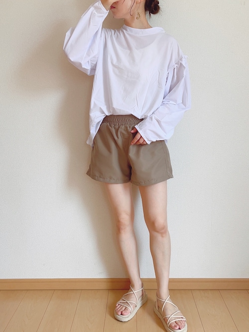 ■韓国■ ラッシュガードセット 4P 長袖 指掛け付 ブラトップ セール】【UVカット率 99%以上】レディース水着 長袖フリル