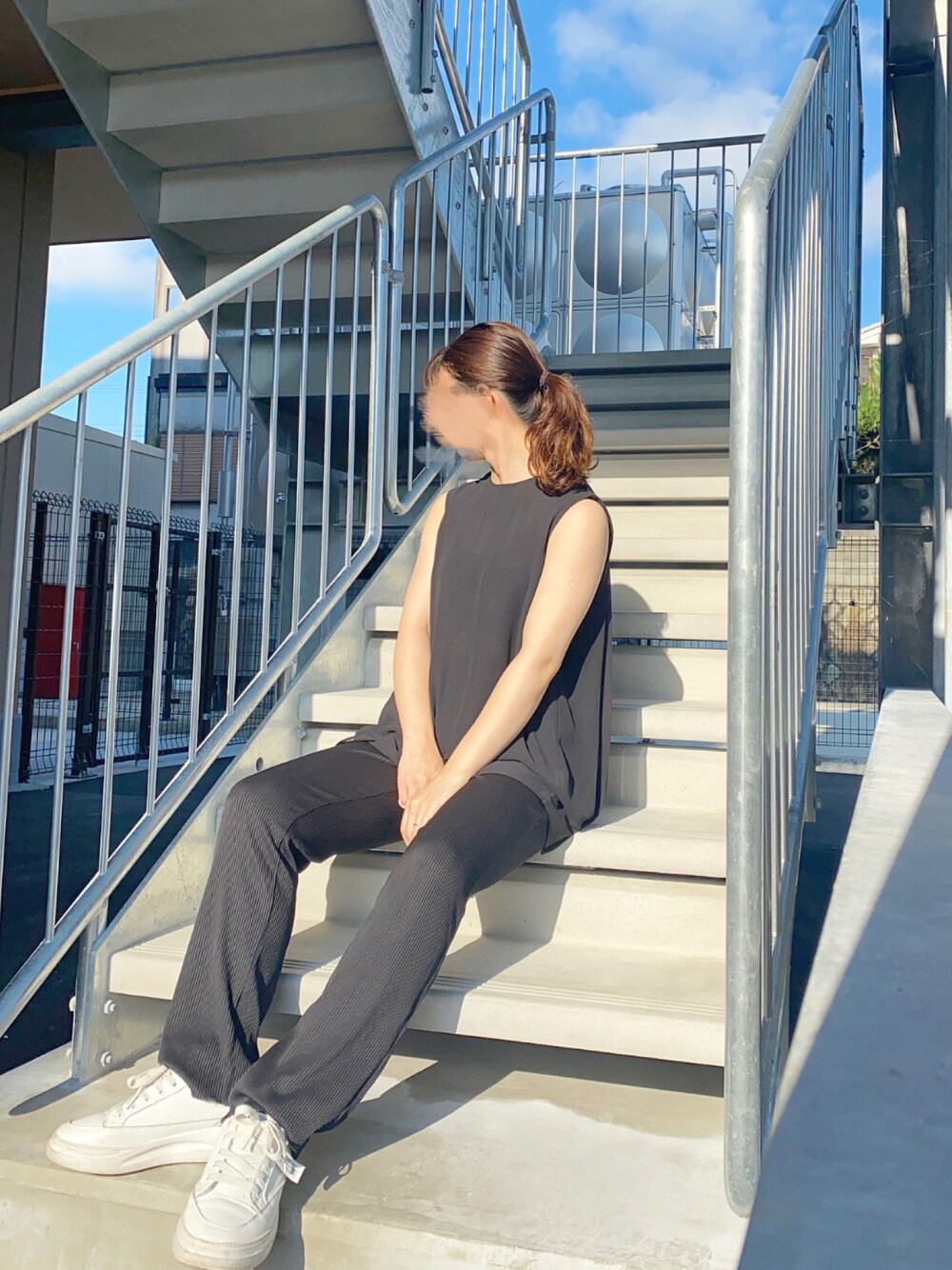 「今日のコーデ、プチプラ、オトナ女子、シンプルコーデ、夏、ブラック、パンツスタイル、ootd、低身長、おしゃれさんと繋がりたい」｜「GUのアイテム（パンツ、ブラック系）」を使った、nao !さん（レディース・150cm）の夏コーディネートの1枚目の写真