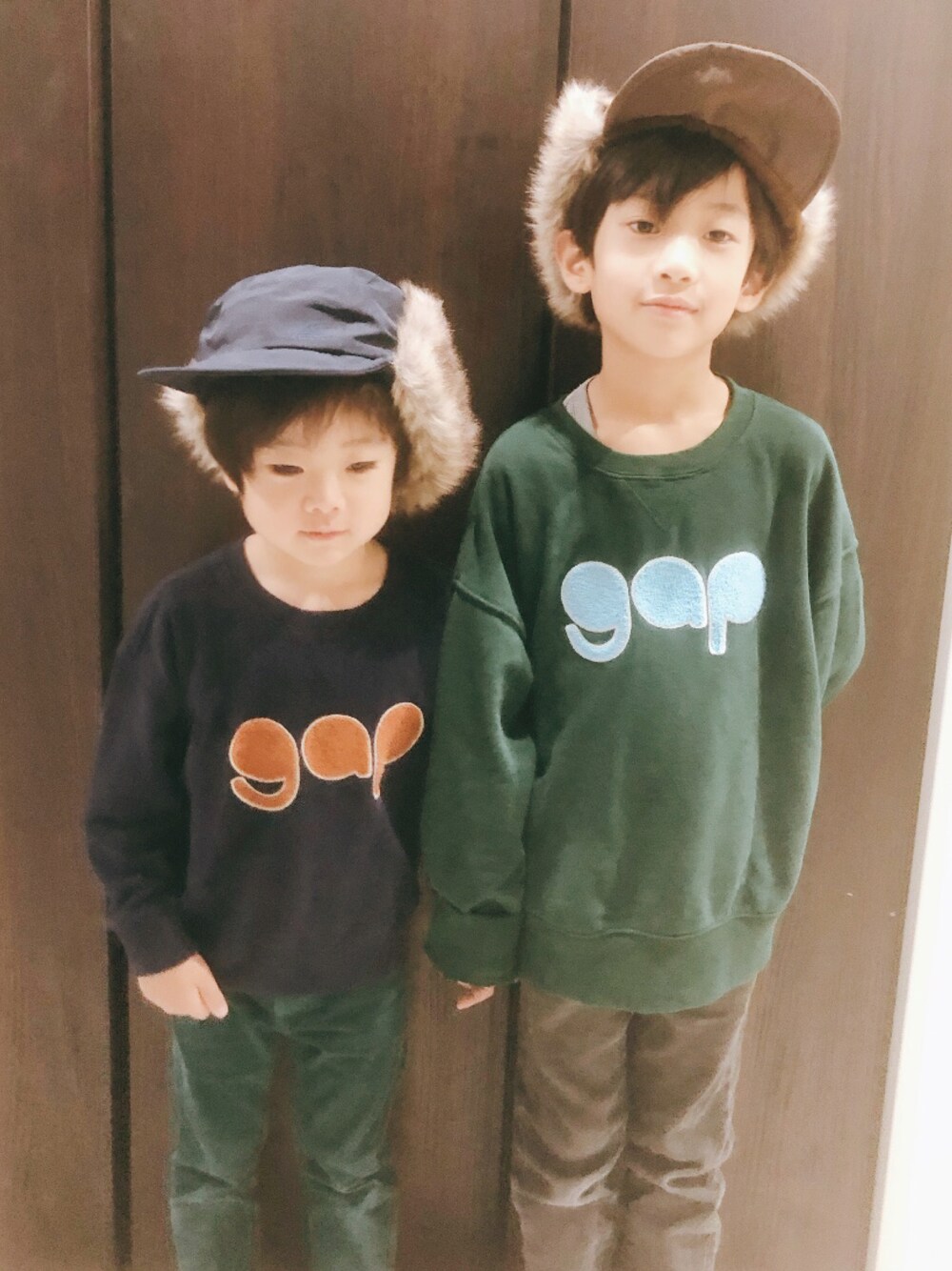 「ギャップ、ワークマン、フライトキャップ、ジーユー(GU)、H&M」｜「GAPのオーバーサイズ GAPロゴスウェット (キッズ)（スウェット、グリーン系）」を使った、aito☆hayatoさん（キッズ・110cm）の秋コーディネートの1枚目の写真
