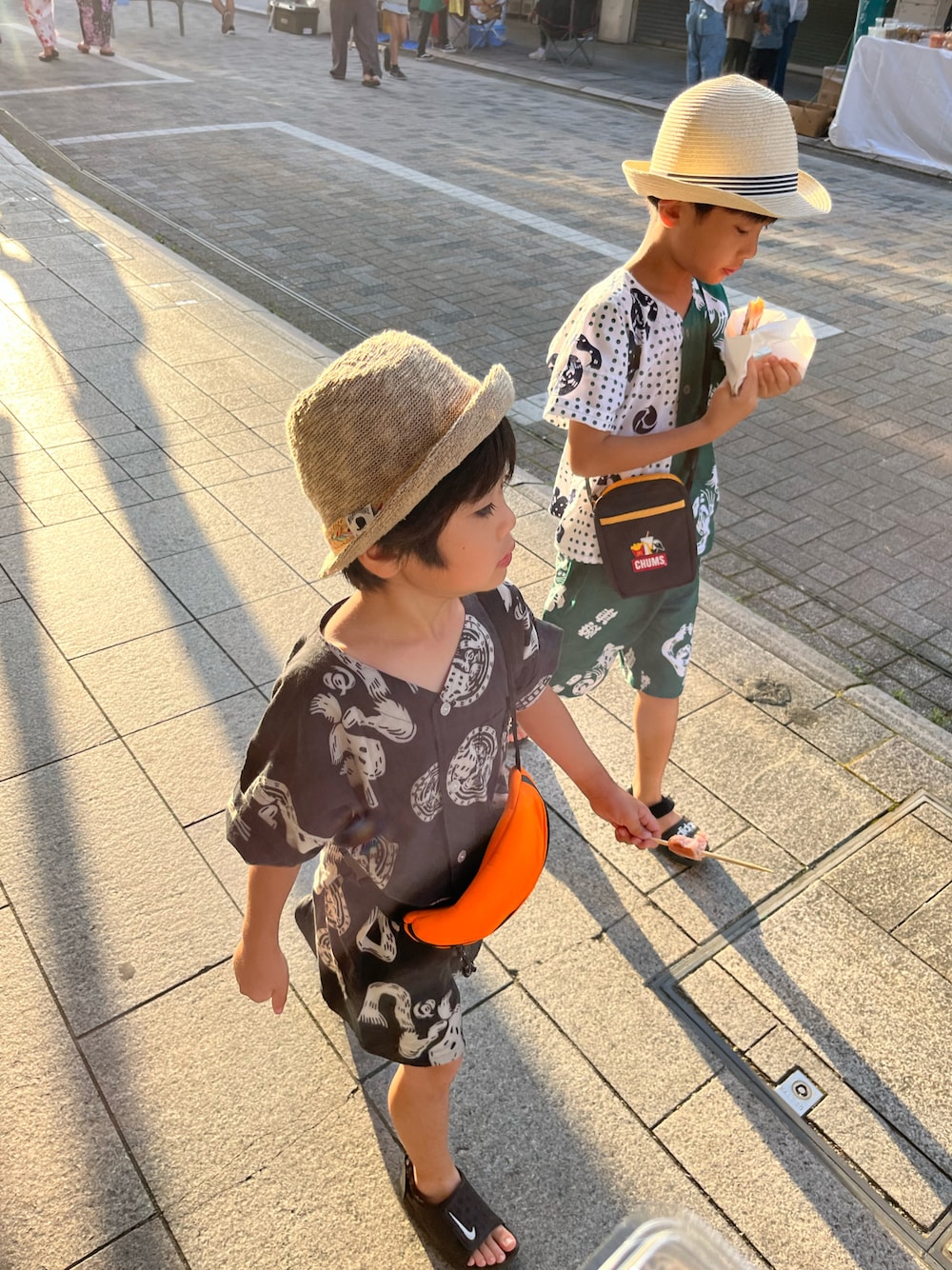 「アディダス、NIKE、お祭りコーデ」｜「NIKEのNIKE:SUNRAY ADJUST 5(12～16cm)（サンダル、ブラック系）」を使った、aito☆hayatoさん（キッズ・110cm）の夏コーディネートの1枚目の写真