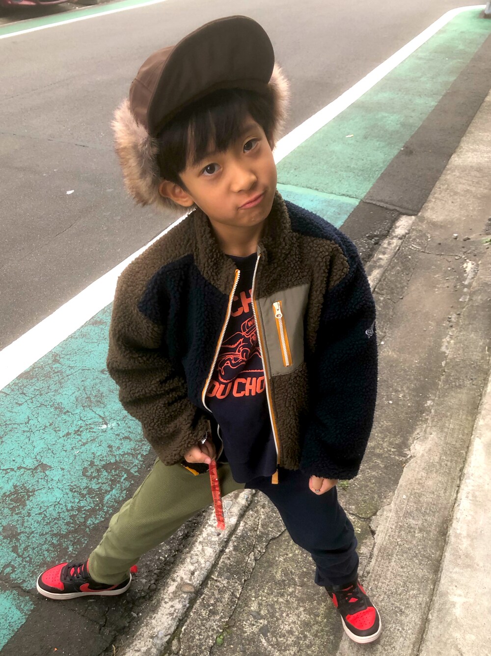 「秋冬コーデ、BREEZE、NIKE、B:MING by BEAMS」｜「BREEZEのカラフルカレッジトレーナー（スウェット、グレー系）」を使った、aito☆hayatoさん（キッズ・110cm）の冬コーディネートの1枚目の写真