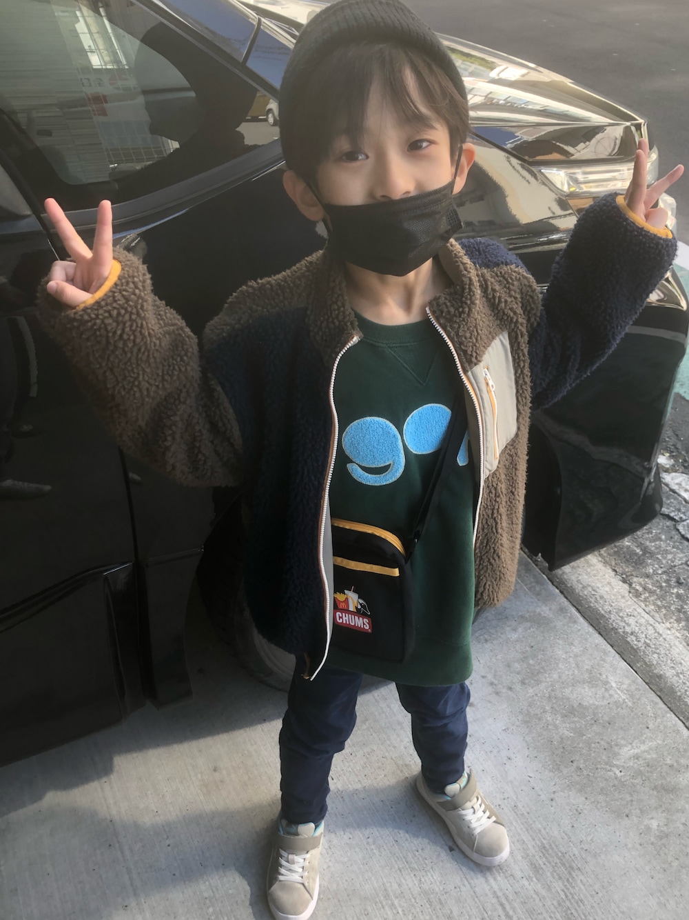 「ジーユー、B:MING by BEAMS、プーマ、ギャップ」｜「GAPのオーバーサイズ GAPロゴスウェット (キッズ)（スウェット、グリーン系）」を使った、aito☆hayatoさん（キッズ・110cm）の冬コーディネートの1枚目の写真