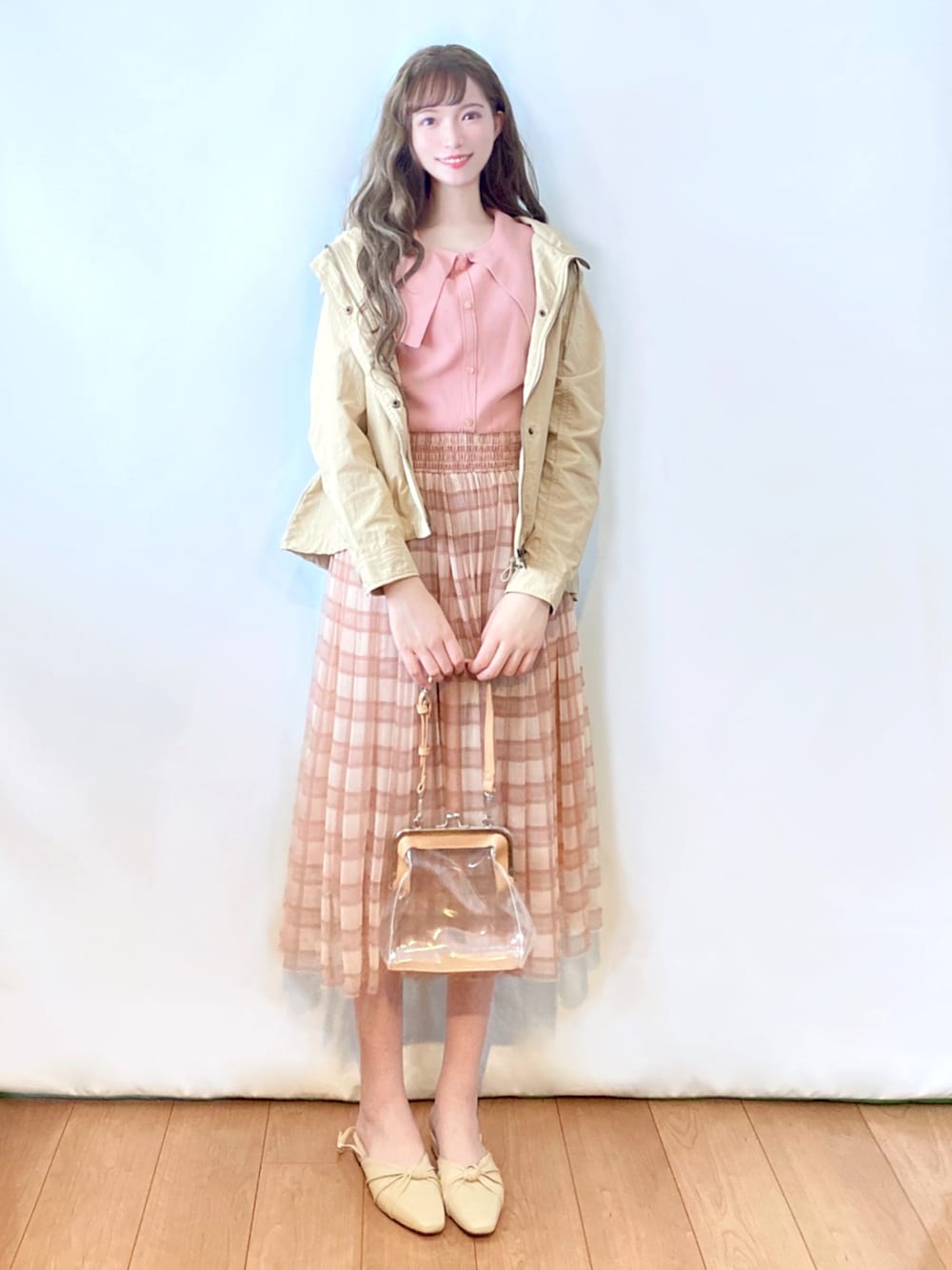 「チェックスカート、休日コーデ、プチプラコーデ、大人かわいい、Sonny　Label、秋コーデ、オトナ女子、サニーレーベル、lineastoria、unemansion」｜「URBAN RESEARCH Sonny Labelの【40サイズ/WEB限定】抗菌・撥水マウンテンパーカー（マウンテンパーカー、ベージュ系）」を使った、まお♡さん（レディース・163cm）の秋コーディネートの1枚目の写真