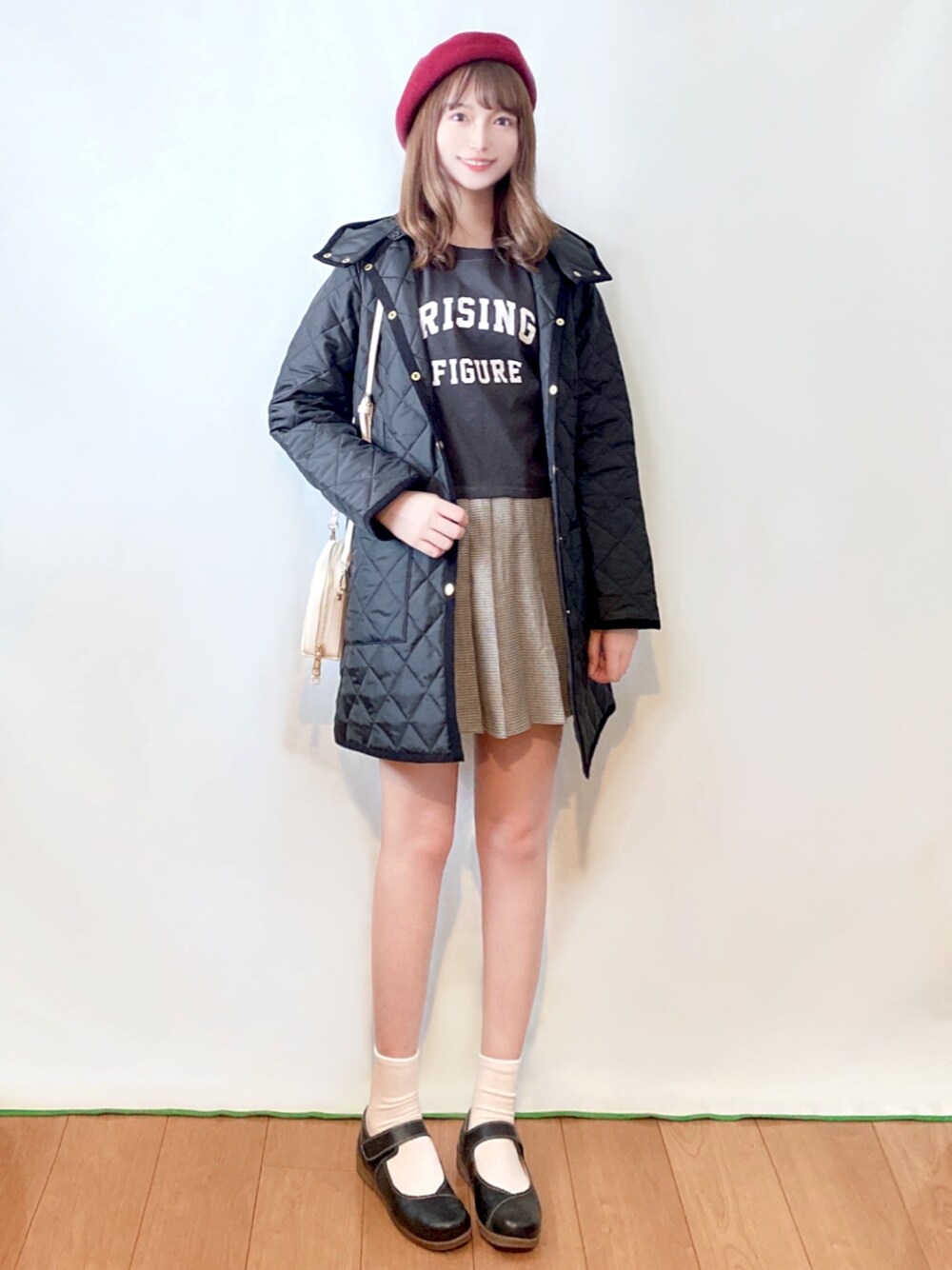 「TWW、Traditional Weatherwear、トラディショナルウェザーウエア、Heather、だから秋服が好き、オトナ女子、ゆるコーデ、着回しコーデ、秋コーデ、ワントーンコーデ、レイヤードスタイル、リラックススタイル」｜「HeatherのフロッキーロゴクロップドロンＴ　219163（Tシャツ/カットソー、ブラック系）」を使った、まお♡さん（レディース・163cm）の秋コーディネートの1枚目の写真