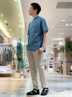 「ベージュパンツ」｜OMIさん（メンズ・180cm）の夏コーディネート