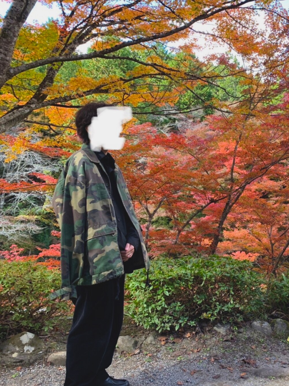 「ビッグシルエット、大人カジュアル、コーデュロイパンツ」｜「TEATORAのTEATORA / Cartridge Shirt Packable（シャツ/ブラウス、ブラック系）」を使った、Rさん（メンズ・175cm）の秋コーディネートの1枚目の写真