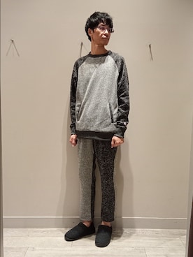 「アイテム（スリッポン）」を使った、YASUIさん（メンズ・184cm）の秋コーディネート