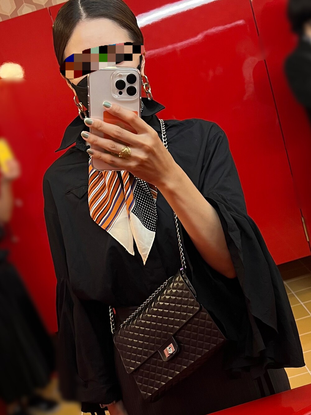 「STUNNING LUREのアイテム（ショルダーバッグ、ブラック系）」を使った、myranさん（レディース・173cm）の秋コーディネートの1枚目の写真