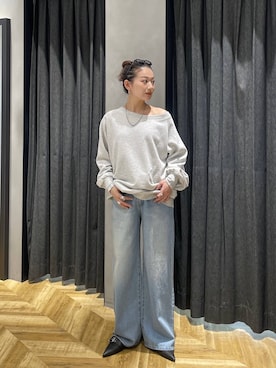 「JEANASIS（ジーナシス）の【選べる着丈】オフショルラメミニウラケプルオーバー/323006（スウェット、グレー系）」を使った、miuさん（レディース）の冬コーディネート