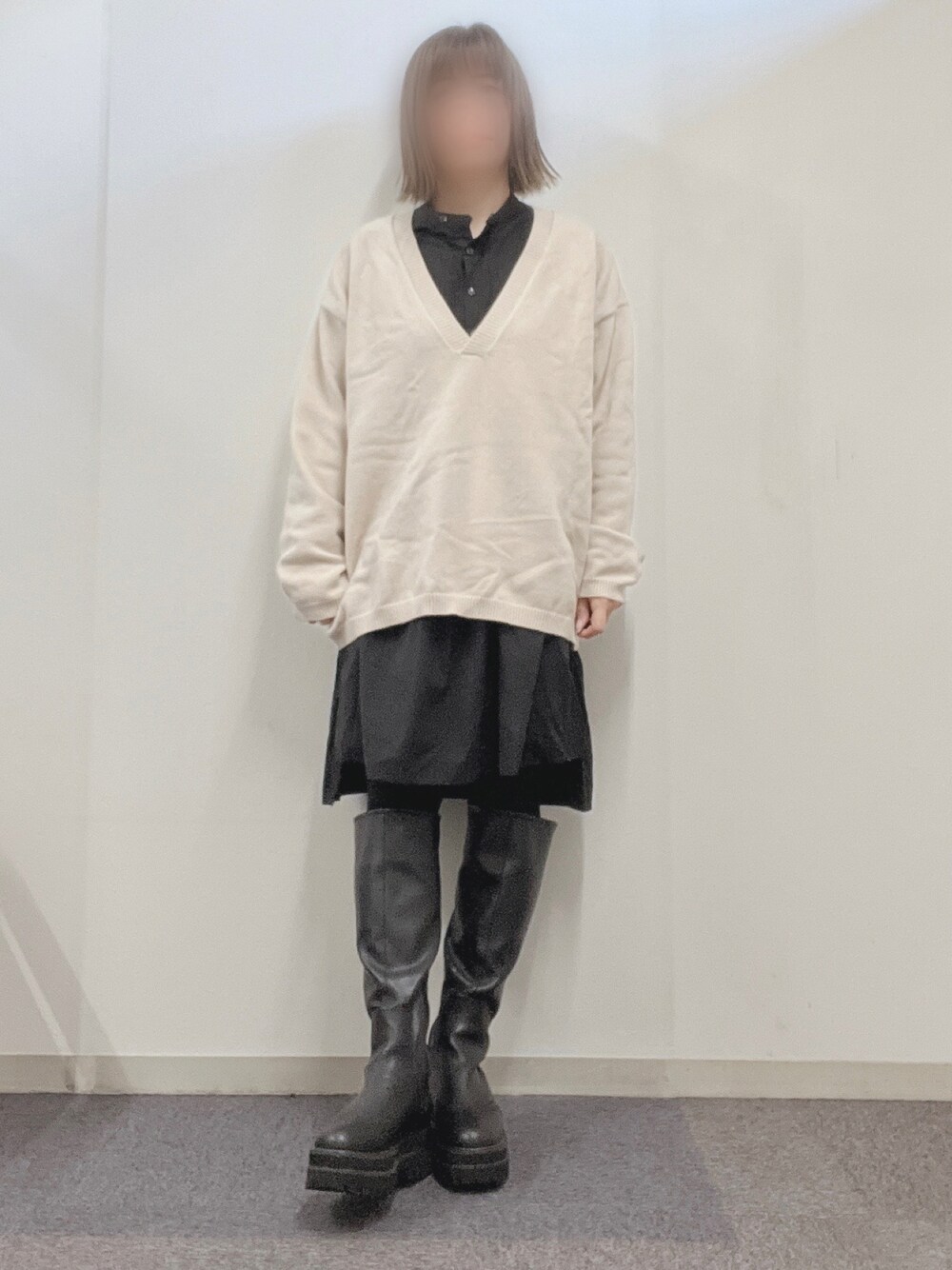「パンツスタイル、冬、今日のコーデ、カジュアルコーデ、ラクチンコーデ、シャツスタイル、おしゃれさんと繋がりたい、ロングブーツ、レイヤードスタイル、ootd、ニット、プチプラ」｜「LOWRYS FARMのバンドカラータックチュニック　922771（シャツ/ブラウス、ブラック系）」を使った、ナナさん（レディース・156cm）の冬コーディネートの1枚目の写真